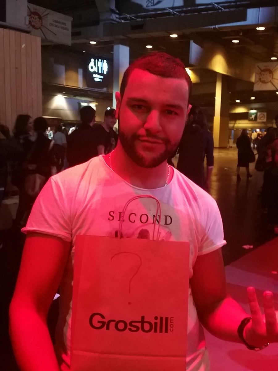 Neswill971's tweet photo. @NWA54 est le plus grand schnapseur du tournoi #sfv #randomedition @grosbill_com GG à lui!! :D https://t.co/HxKqW5UHiO