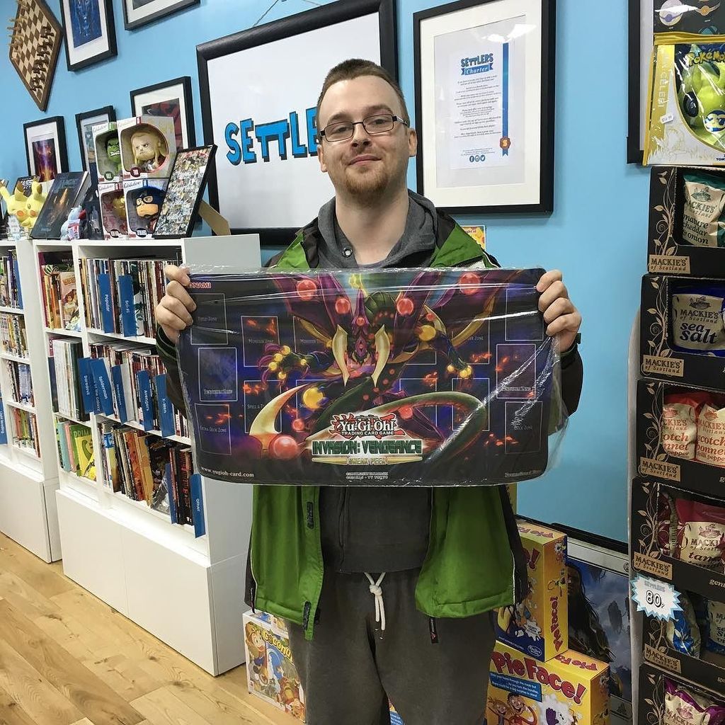 SettlersShop's tweet photo. Congratulations Jonny on winning sneak peak day 2
#yugioh #sneakpeak #invasionvengeance #… https://t.co/IKR9EH1NsZ https://t.co/kyXXtMCoUw
