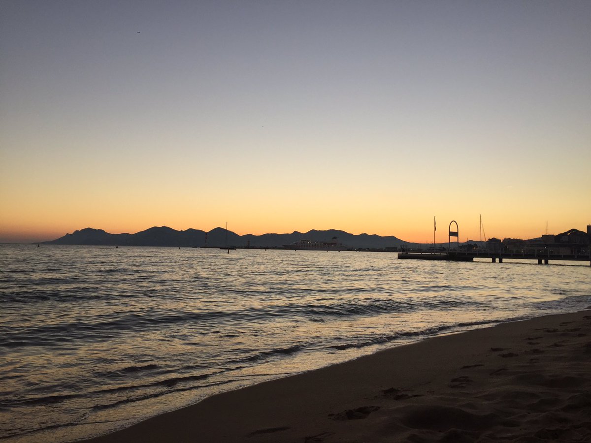 villecannes's tweet photo. #Cannes, un doux soir d'automne 😍 #CotedAzurNow #MairiedeCannes_NMA https://t.co/DtBg7Ob3er
