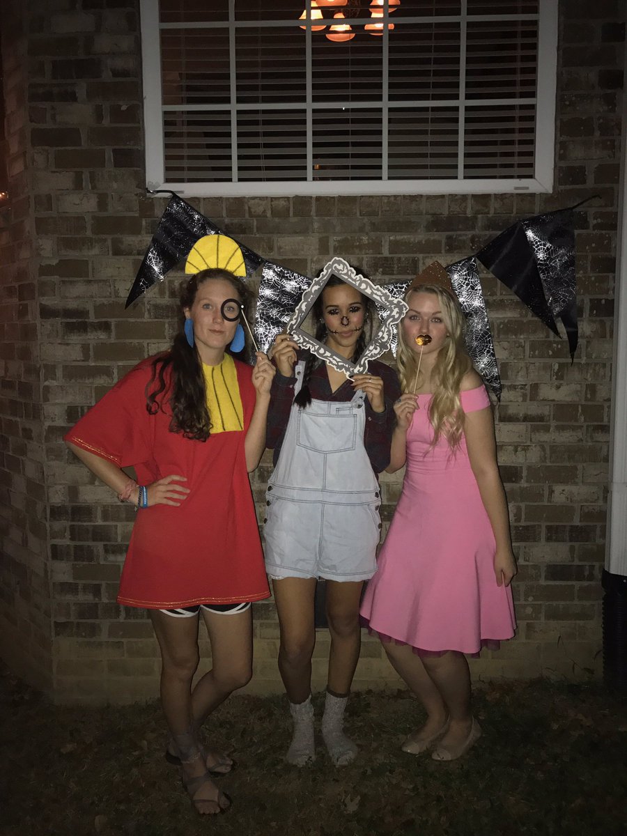 HHSSelectChorus's tweet photo. Last night's select Halloween party!! Very spooky👻👻👻 https://t.co/GdFkoY3HkM