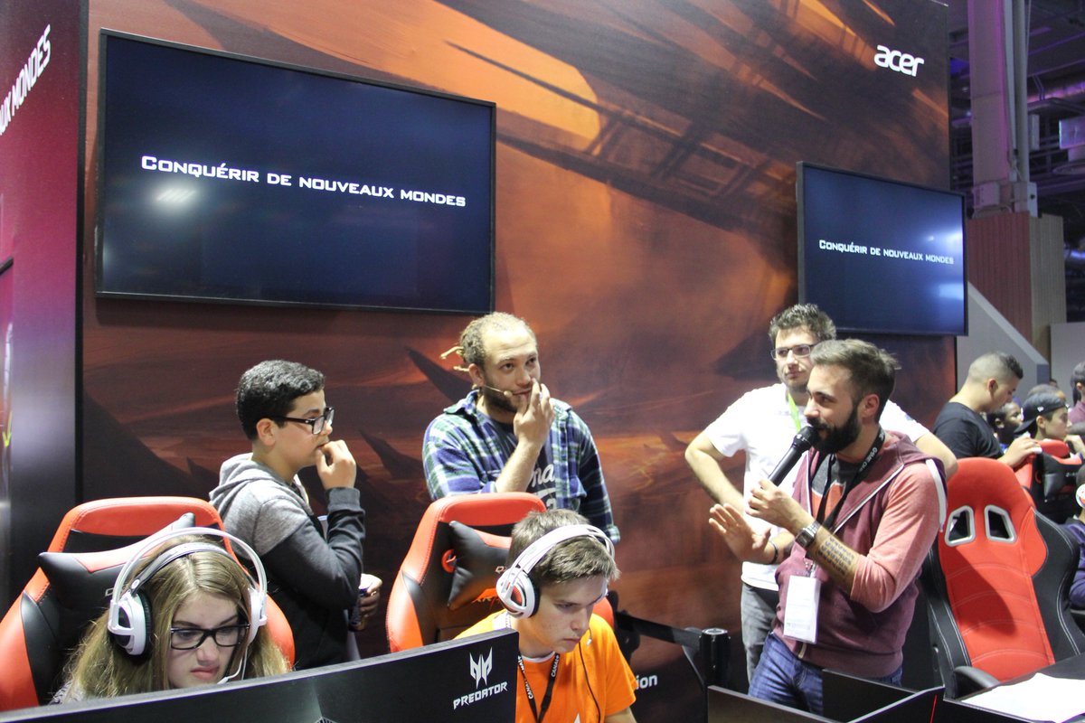 AcerFrance's tweet photo. Le recordman @DreggmanWhite et @FredZolf sur le stand ça promet une sacré animation sur le stand en cette dernière heure #pgw #acerPredator https://t.co/rw7Wi3hDYB