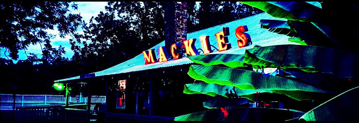 AnsgarMedia's tweet photo. #HappyHalloween #MackiesBar&amp;Grill #trickortreat #michelobultra #Louisiana #FavoriteBeer #LouisianaFilm #PappyVanWinkle https://t.co/2KQuBiY0pJ