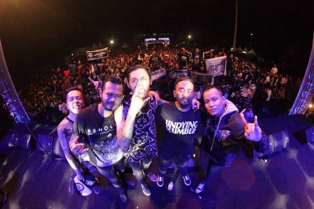 Terimakasih RTFCOLONY Yang sudah Datang dan HujanHujanan di @doomsday_open_air Salut !!!!! \DC/