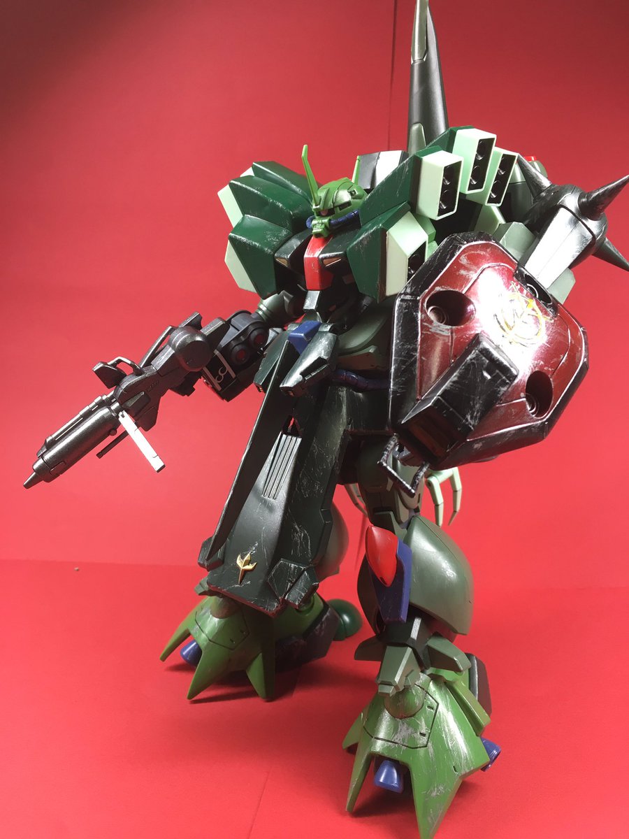 タビタ ザク 改 ローズシュバリエ はハンマハンマのシールドを改造した ヘビーアームズシールド とビームライフルとビームマシンガンを合わせた専用銃 ツインビームマシンガン を装備しておりどちらの火力も非常に高いぞ ガンプラはどんな自由な