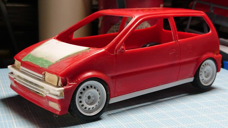 Yos Fbの某模型コミュニティのホンダ祭りに向けて作っている フジミのホンダ トゥディ キットのシャーシがワゴンrの流用だし せっかくなんで排気量も 550ccから660ccに上げてあげました 外観的にｗ これからとある仕様に作り上げる予定です