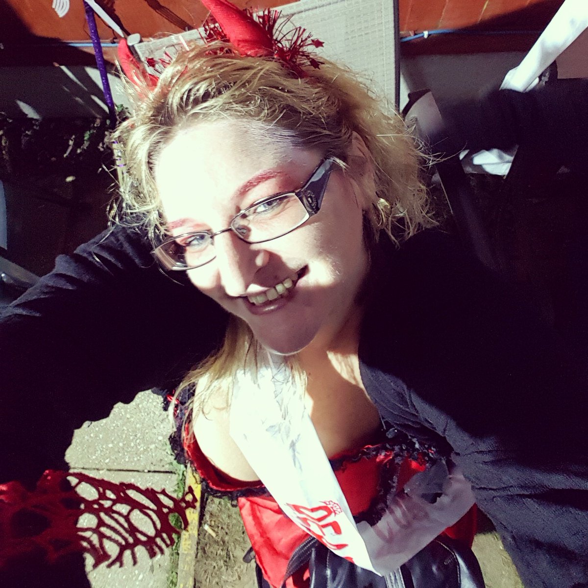 KrazyKoolKaz's tweet photo. Halloween Business! #Devilsgirl https://t.co/wvScO2dHEi