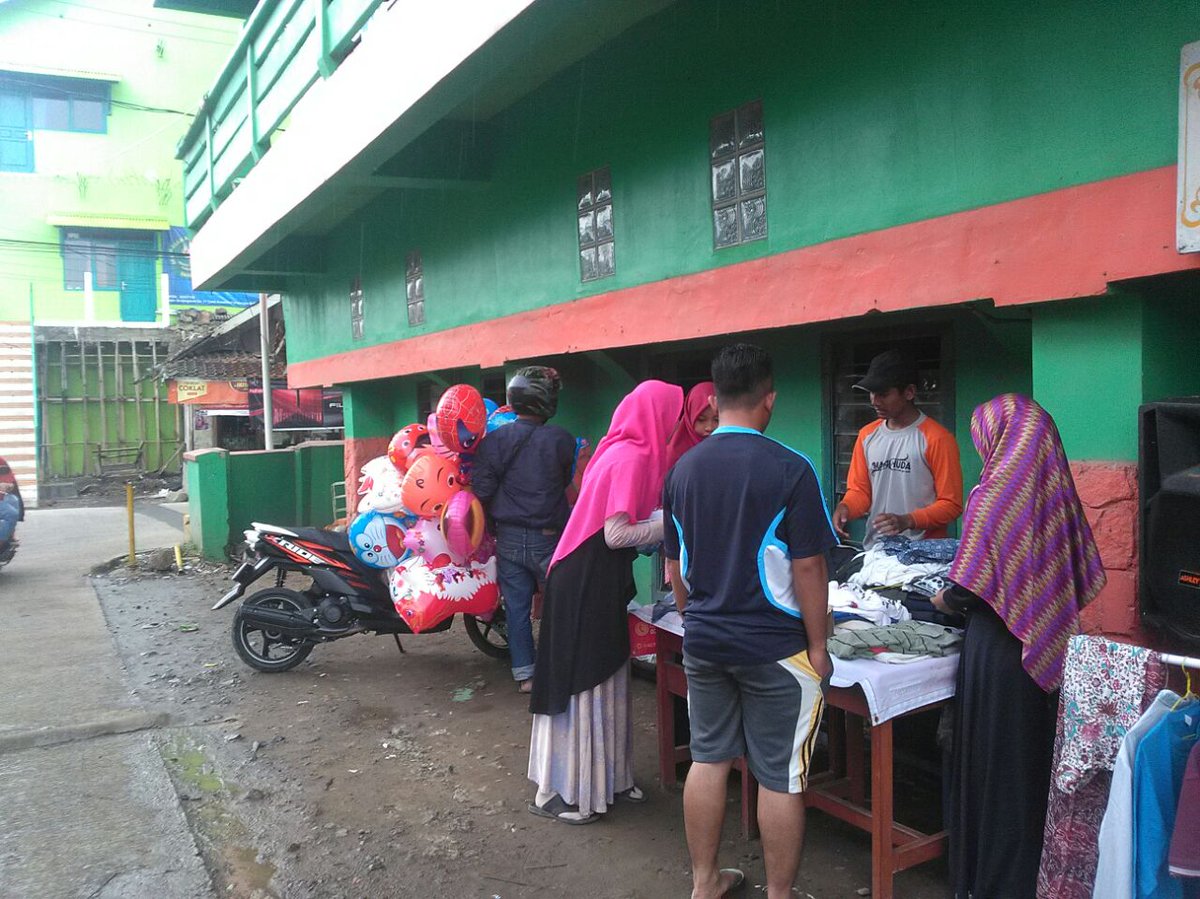 AlhudaVolunteer's tweet photo. Berlomba-lombalah kamu dalam kebaikkan! Bantu saudara kita yang membutuhkan!

#TokoPeduli
#BelanjaSambilBerdonasi https://t.co/5PGJ7oIxcc
