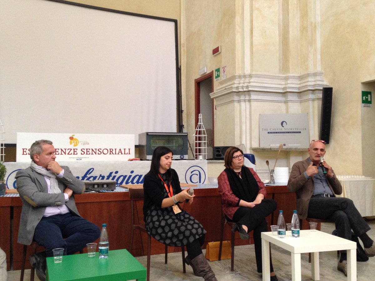 PeccatiGola's tweet photo. Che cosa significa la definizione "alta qualità" del latte? Ne parliamo a Peccati di Gola #Pdg2016 @inalpi_spa @UNISG https://t.co/bwJYcC9ZTo