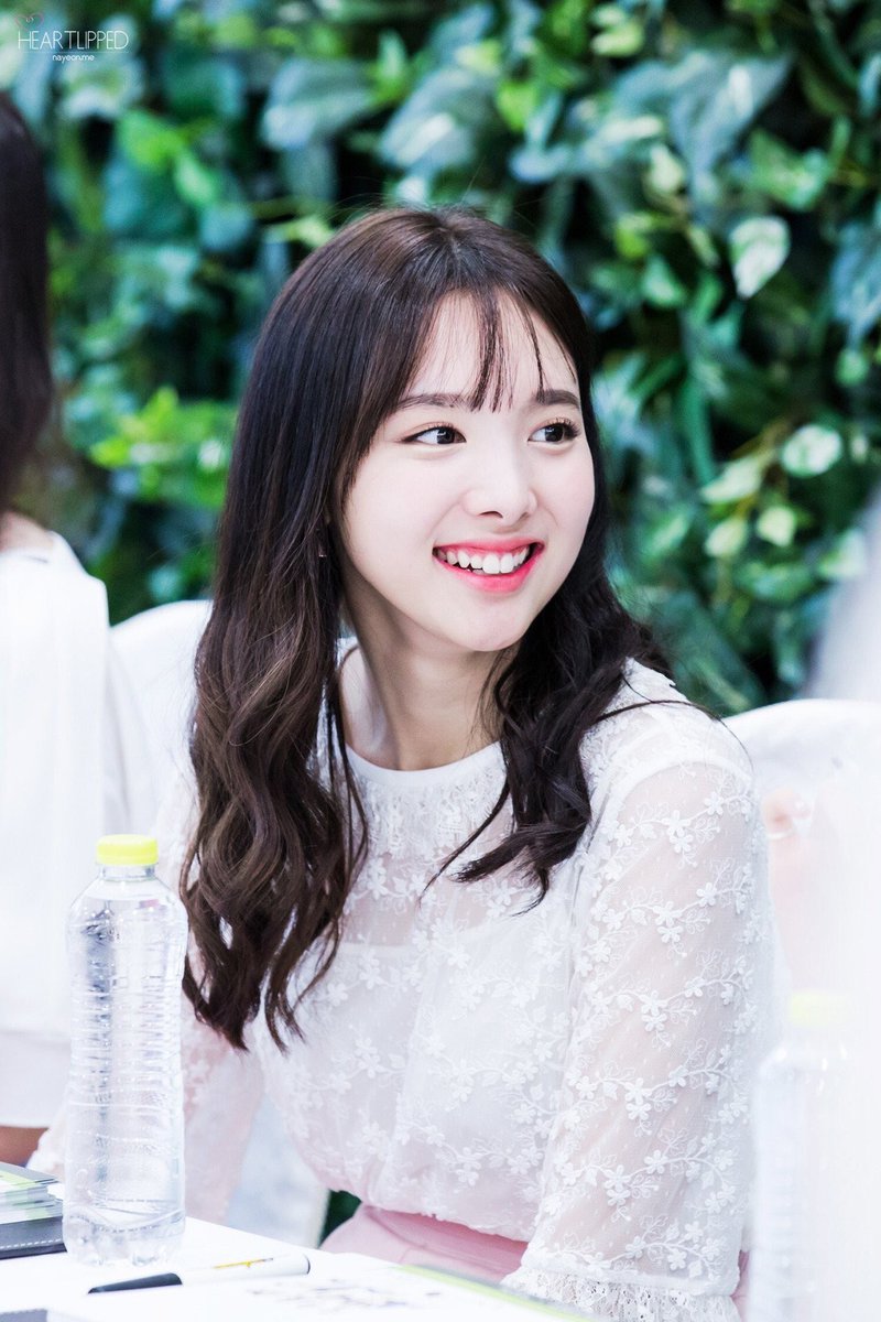 nayioon's tweet photo. Selamat malam @judgkook , dapet senyuman dari bidadari 🙃 https://t.co/aJKfIr0yvy