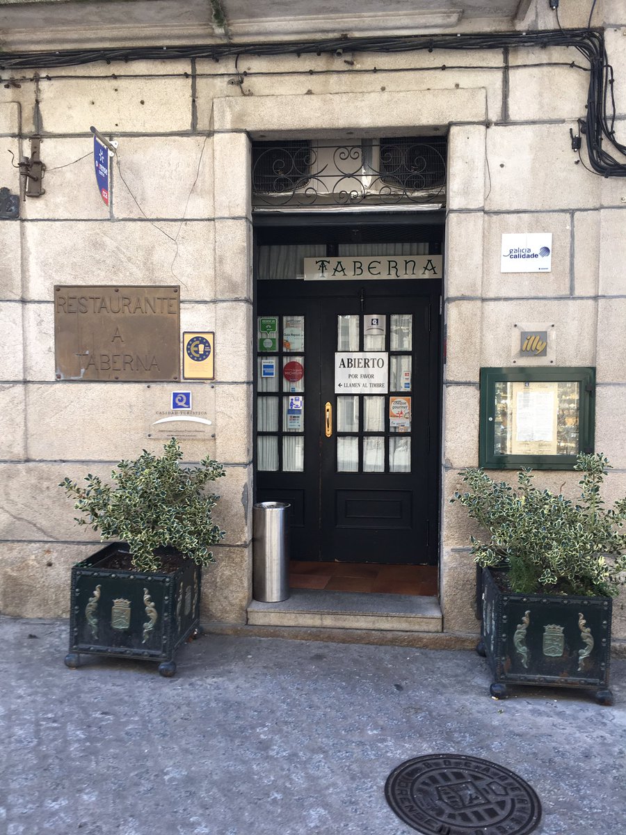 HelenCloudss's tweet photo. Como me gusta este restaurante 😋 #ataberna #Ourense https://t.co/ai79JGfT1s