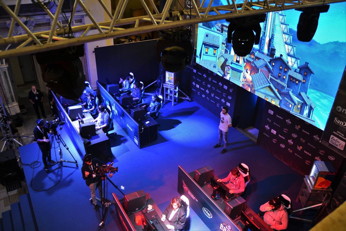 ASUSItalia's tweet photo. I migliori player di #Overwatch si sfidano all’ultimo colpo in una #ESLArena d’eccezione! Che vinca il migliore! #LuccaCG16 https://t.co/pHjXP7rx0m