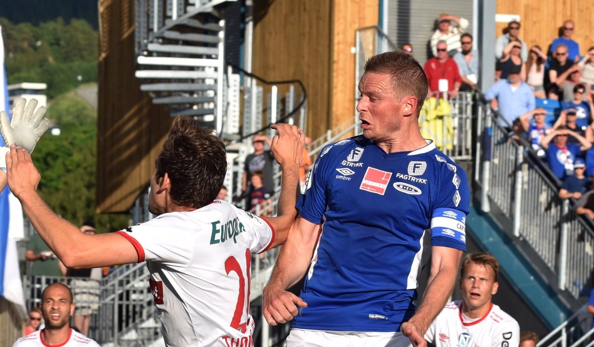 RanheimFotball's tweet photo. Kaptein, leder, legende. 
Takk, @atronseth 💙 https://t.co/jIVAH9RWxP