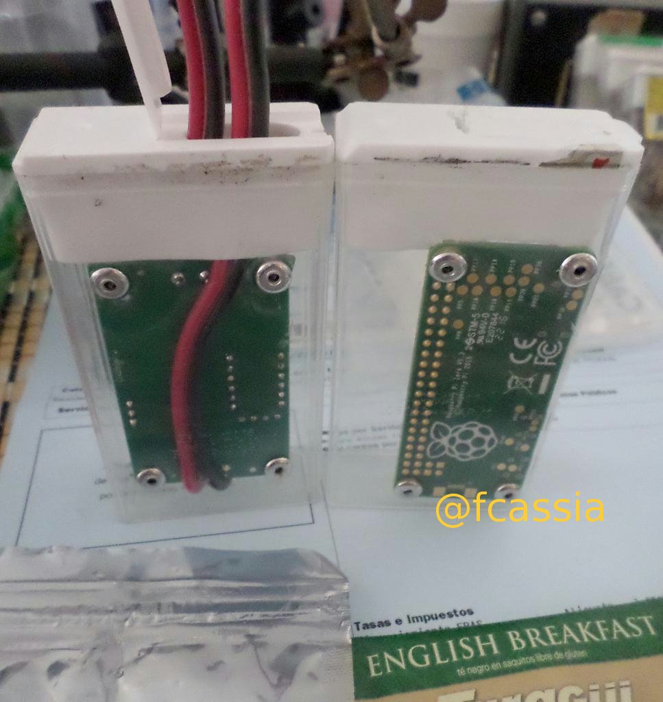 fcassia's tweet photo. I knew my #TicTac addiction would be good for something one day...
Thanks @pimoroni for the #PiZero
#RasPi #Zero #PopRivets #DIY https://t.co/QKZVqEBTJj