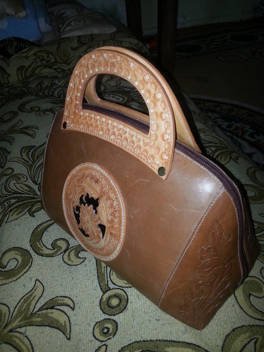 Эхнэриин гангараа
Захиалга авна хээг нь өөрөөр хииж бно. Утас 96440104