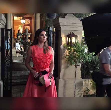 Gabyespi02's tweet photo. Primeras imagenes de Viviana mi personaje interpretado en el film #hematadoamimarido 🎥🎥🎥 #HMAMM #Hollywood https://t.co/RbcWFgqXG0