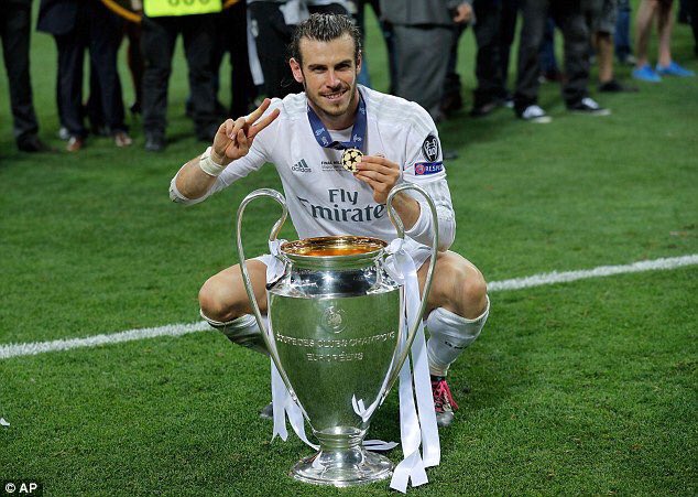 eternoRM10's tweet photo. Hasta el 2022🙏🏼🏆⚪️ #HalaMadrid https://t.co/Bzv93bzHYs