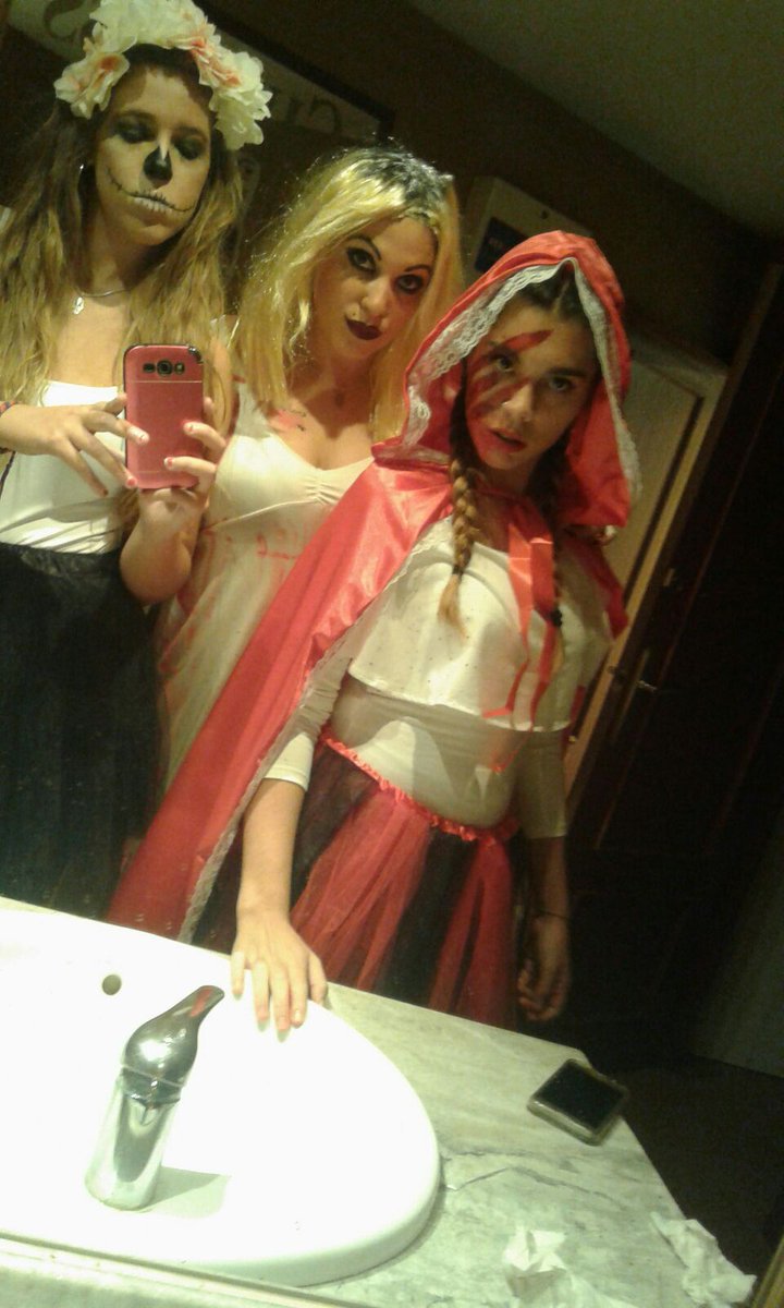 LorienteNerea's tweet photo. Haloween con mis guapas! https://t.co/IjhZ4Ex9Bb