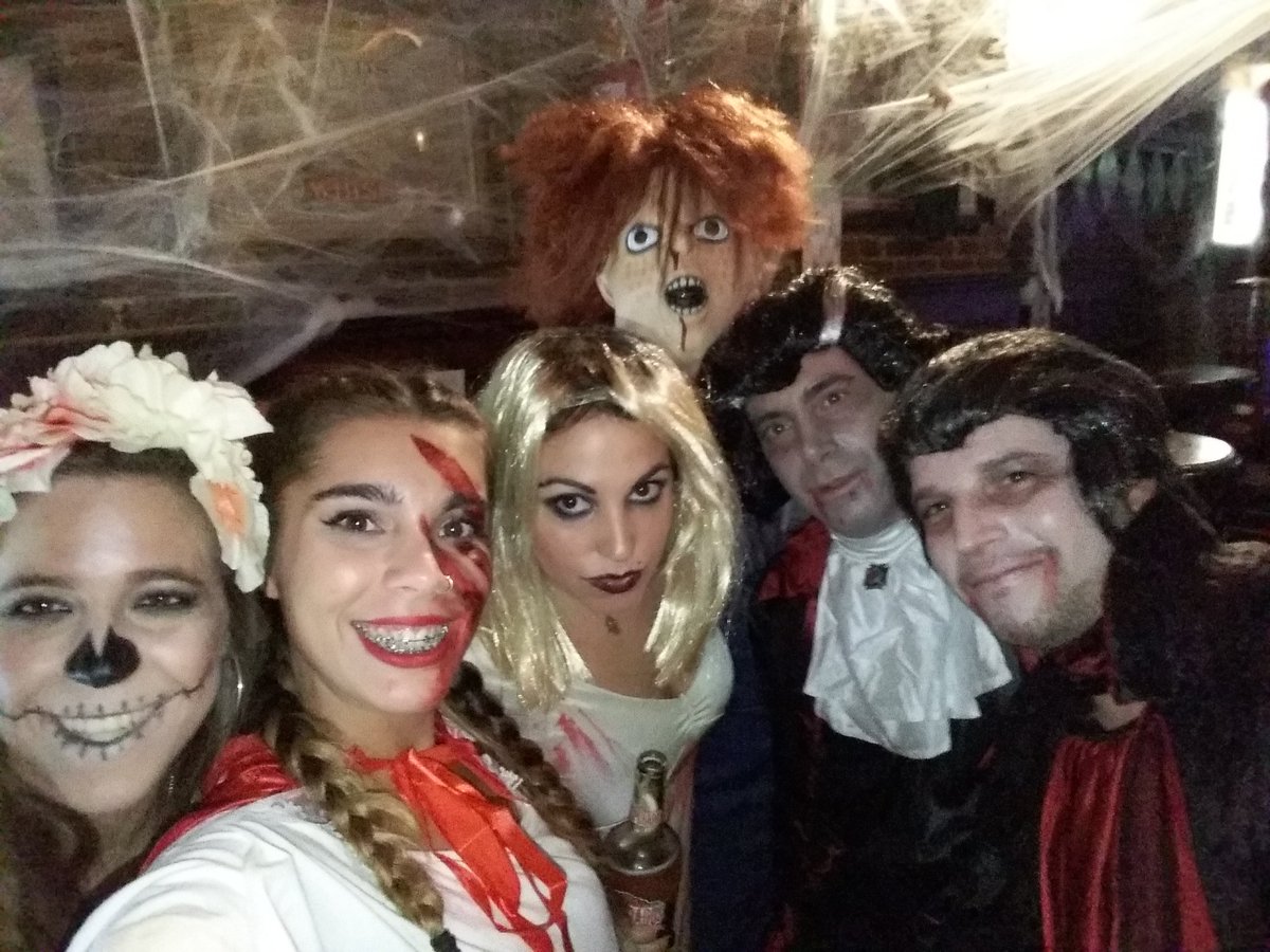 LorienteNerea's tweet photo. Haloween con mis guapas! https://t.co/IjhZ4Ex9Bb