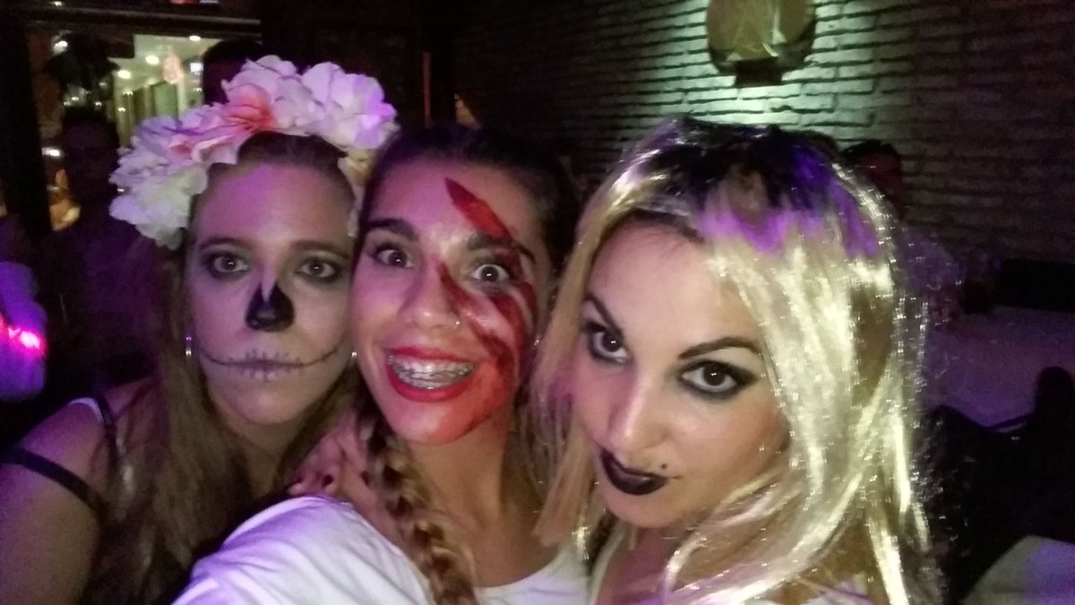 LorienteNerea's tweet photo. Haloween con mis guapas! https://t.co/IjhZ4Ex9Bb