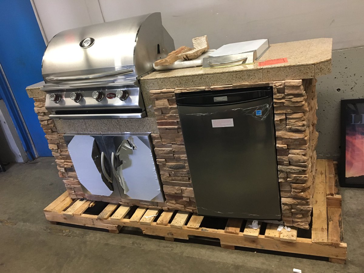 bulldogliqeast's tweet photo. Cal Flame 7 ft. Natural Stone Grill Island With 4 Burner Gas Grill 
Retail Price = $7,000
Bulldog Price = $4,000! https://t.co/FlWjjbYyvE