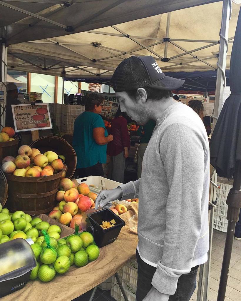 NEVER GET HIGH ON YOUR OWN SUPPLY. That's what the samples are for! My favorite  apple? FU… ift.tt/2eJbzea