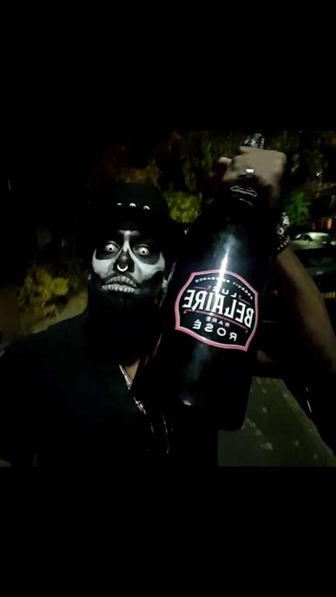 XOManMusic's tweet photo. Real life jojo man
👹🎩☇🎃🐓 @officialbelaire @CrystalHeadVodka #PapaShango #BaronSamedi #Voodoo #WitchDr #XOMan 🎨by @steph_iindigo https://t.co/mnPiIsEtdx