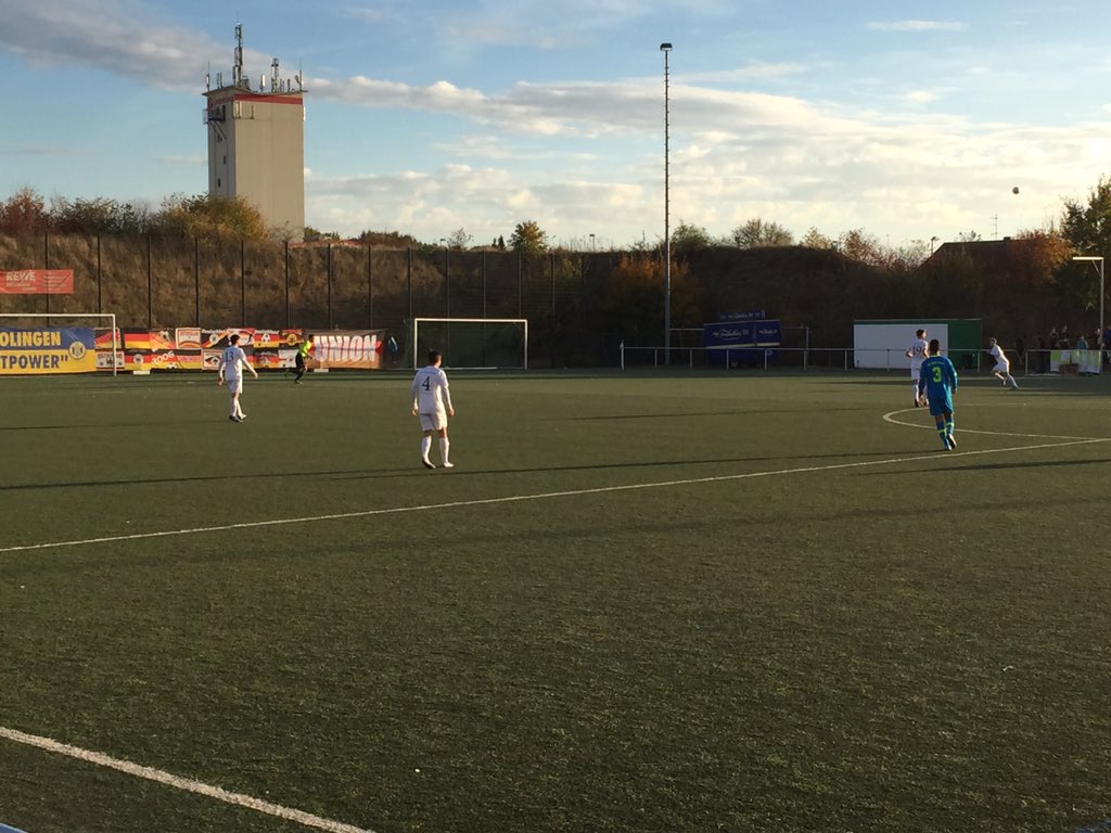 Stolz_Ohligs's tweet photo. Sonntag is' auf'm Platz ⚽️ #Reusrath #Langenfeld #Bezirksliga @UnionSolingen 0:3 zur Halbzeit 🙄 https://t.co/1J96mNCKbM