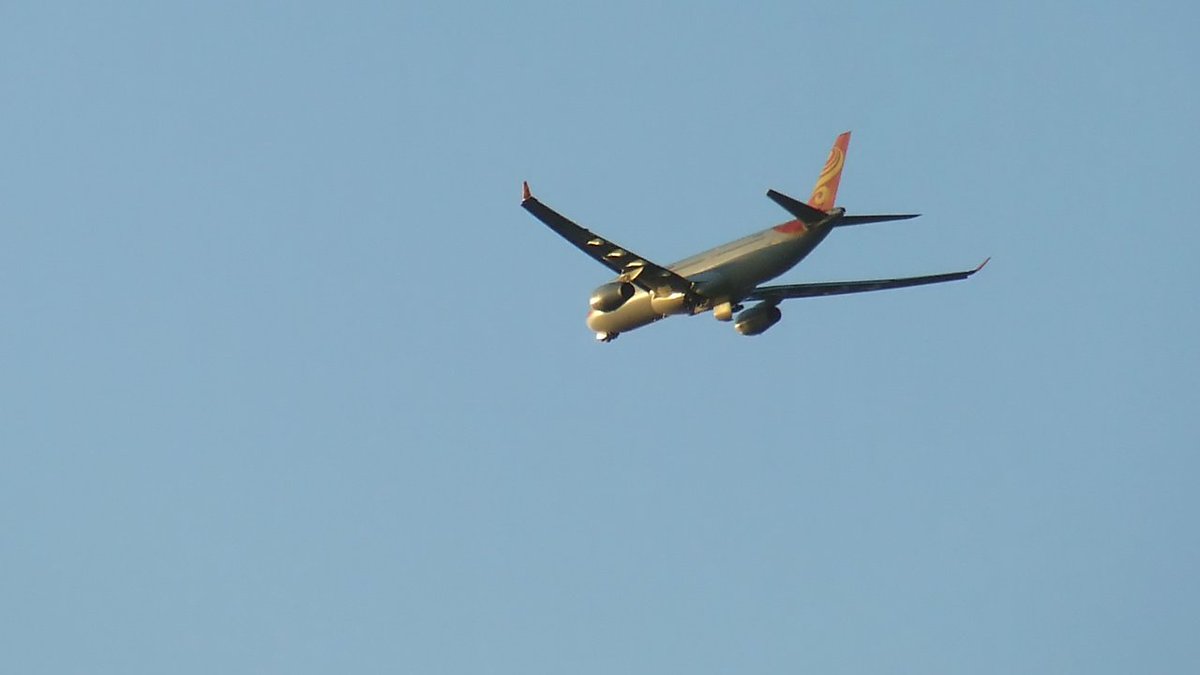 A3803's tweet photo. Einer der schönsten #TXL-Flieger beim schönsten Licht des Tages. #HU489 #PEKTXL #Hainan #A330 #B6529 https://t.co/CCMJVl4gWc