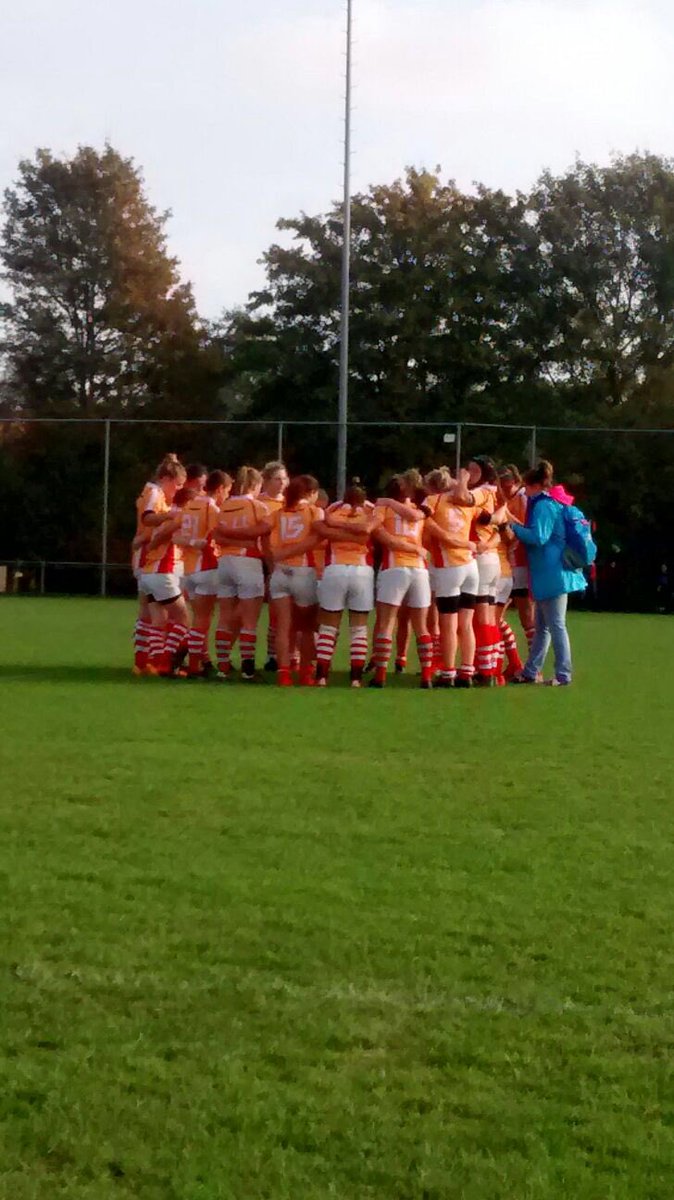Helaas net verloren! Wel 5 rusjes die hun debuut hebben gemaakt bij Rus 1 plus een try van een debutant!@RUSDamesrugby @VSUONMN