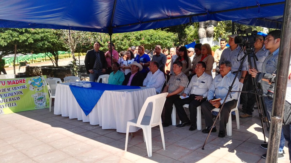 MelenaCreativa's tweet photo. Inauguran primera Feria Departamental de la Ciencia en Guastatoya, El Progreso a cargo de la @ururalgt de #Guatemala. https://t.co/SRb54Szf5e