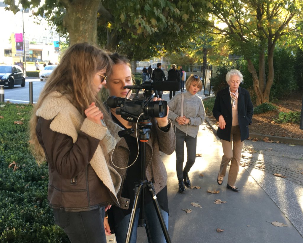 nouslesjeunes95's tweet photo. Ce dimanche, NouS les jeunes Val d'Oise a tracté devant les caméras de jeunes journalistes pour soutenir Nicolas Sarkozy ! #ToutPourLaFrance https://t.co/PA4AxH64sU