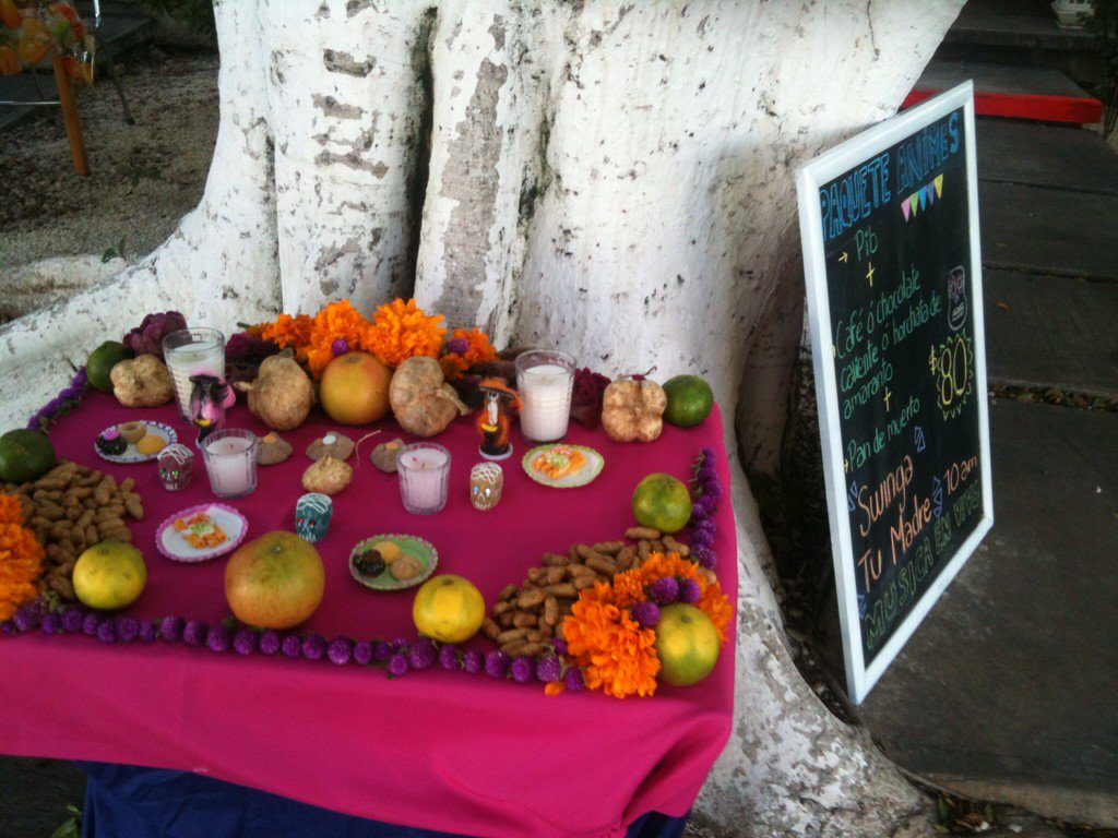 SukraCafe's tweet photo. Ya arreglamos nuestro altar en @SukraCafe https://t.co/6OmjgdTuqk
