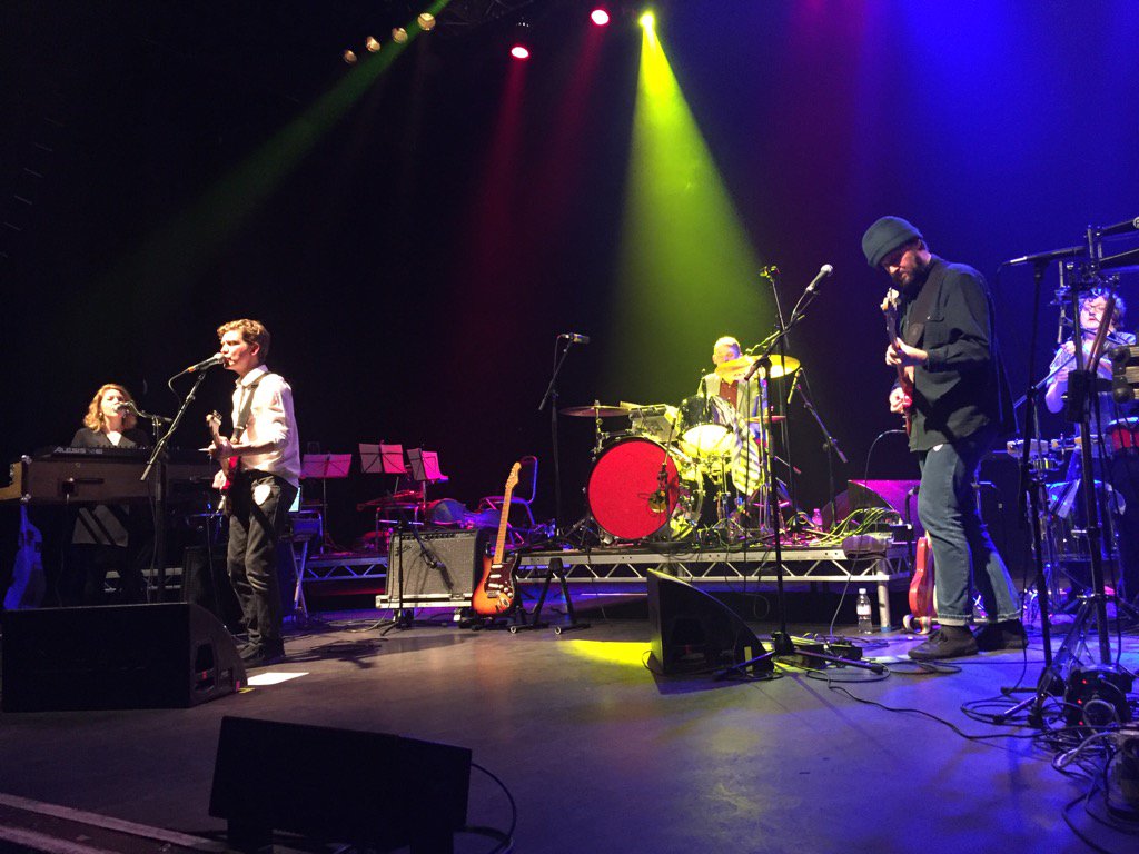sergiodogliani's tweet photo. Live in Shepherds Bush (London) @fieldmusicmusic = #thriling music https://t.co/MIfZQxCvOH