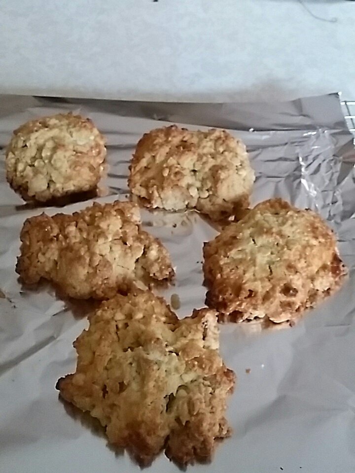 MethAngExe's tweet image. Cherry, white choc chip, and mini marshmallow cookies will be provided for our blood and gore session tomorrow!