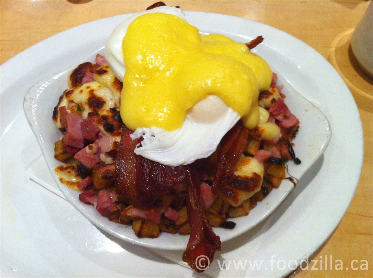 HotelVictoriaDT's tweet photo. #RainyDay #SundayMorning 's call 4 #brunch @OverEasyResto located in our lobby. #LazySundays #Poutine #Toronto https://t.co/S0Igeh8t19