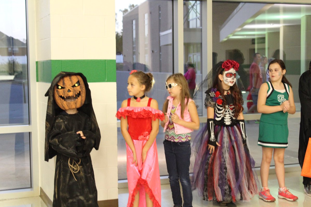 VBHSCIA's tweet image. Everyone looked awesome in their costumes for The  Fall Festival! #pointerpride