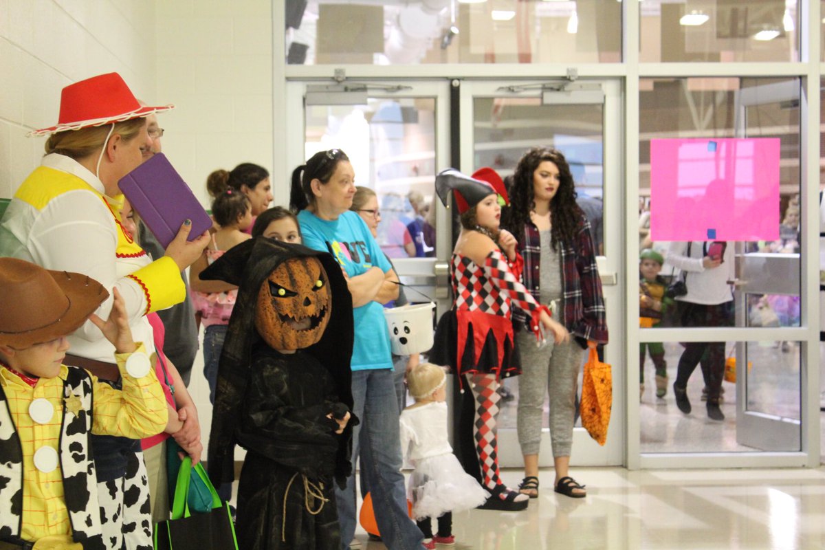 VBHSCIA's tweet image. Everyone looked awesome in their costumes for The  Fall Festival! #pointerpride