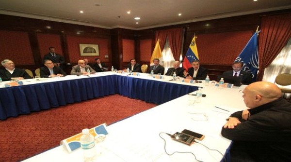PartidoPSUV's tweet photo. 83% de los venezolanos apoyan el diálogo https://t.co/qKFjuRYyxJ #DialogoSiGolpeNo https://t.co/04Tlbs2o6Y