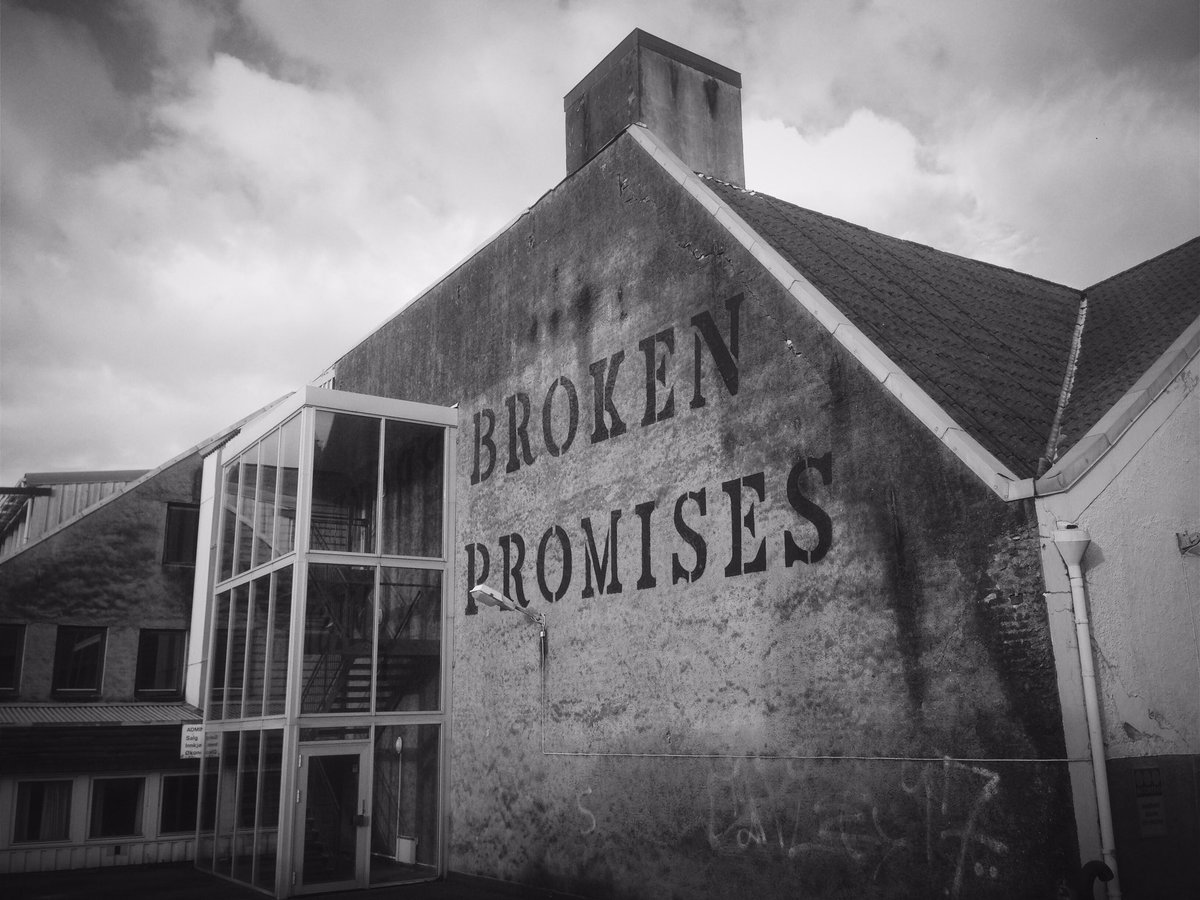 agaskorupka's tweet photo. Urban tissue under my skin. Or the other way around. #johnfekner #nuart2014 https://t.co/feZ1emPfLY