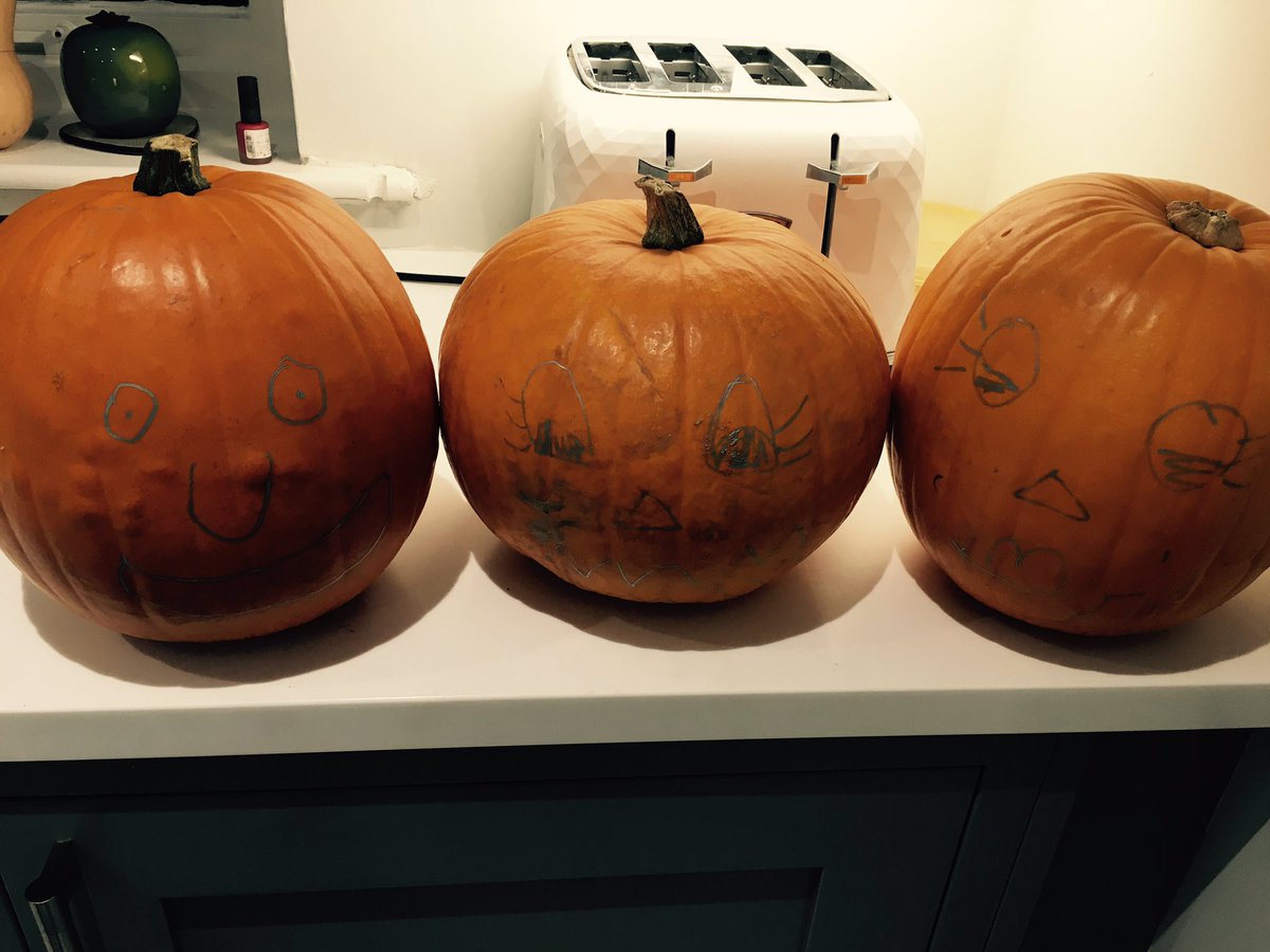 hellyred's tweet image. When you ask your friends to carve a pumpkin and don't play ball @RichBails @BealeyRose @natalie_moores