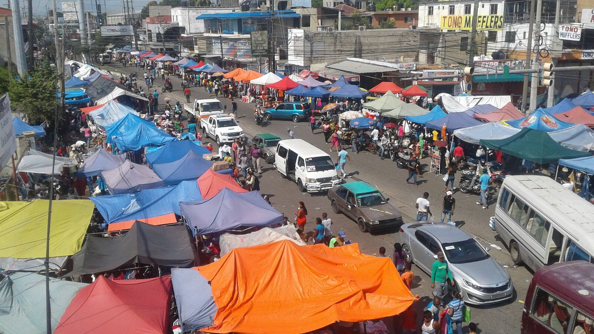 SIN24Horas's tweet photo. Vendedores en mercado “La Pulga” califican como abusivo anuncio de desalojo
#SINFinDeSemana https://t.co/HbByM52UI7 https://t.co/e5kSSblHSl