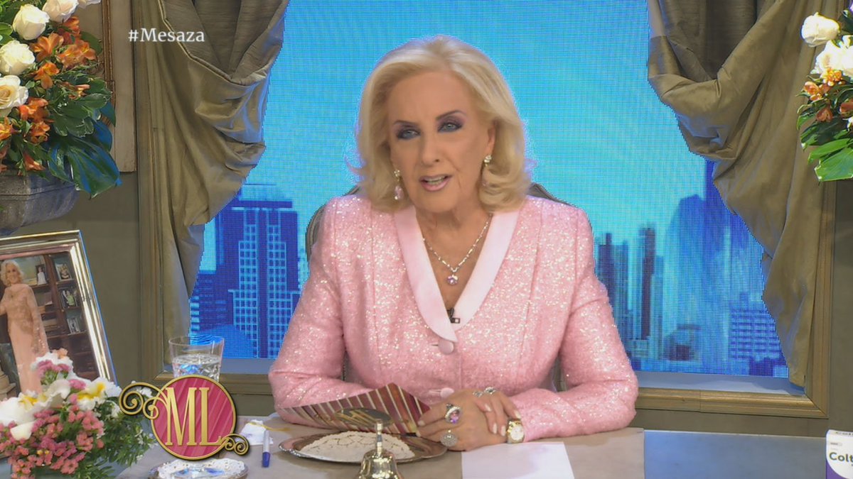 eltreceoficial's tweet photo. El mensaje de Mirtha tras el fuerte diálogo entre Sciloli y el padre del nene que mató a un delincuente #Mesaza https://t.co/D4ZOAsGV1p https://t.co/IU2oAEHTFW