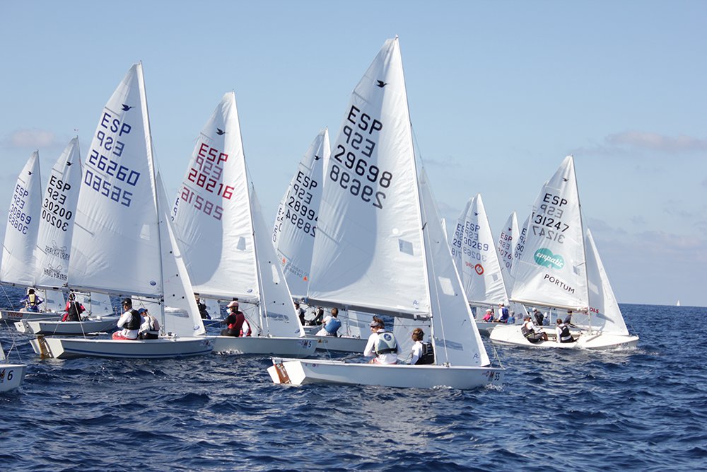 oficial_rfev's tweet photo. Tabares-Morales y Triay-Mas comparten el liderato nacional https://t.co/7kTgfYkEmE #rfev #searace #sailing #velaligera #sailboard #2016 https://t.co/iWZQWVWqc1