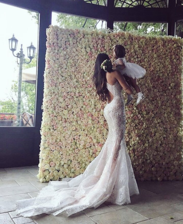 SaraFansOficial's tweet photo. Ya llegó la pequeña para acompañar a su mamá en esta celebración tan importante 👏👰 @SaraOficialG @PRManagement1 https://t.co/F6JboeSQr3