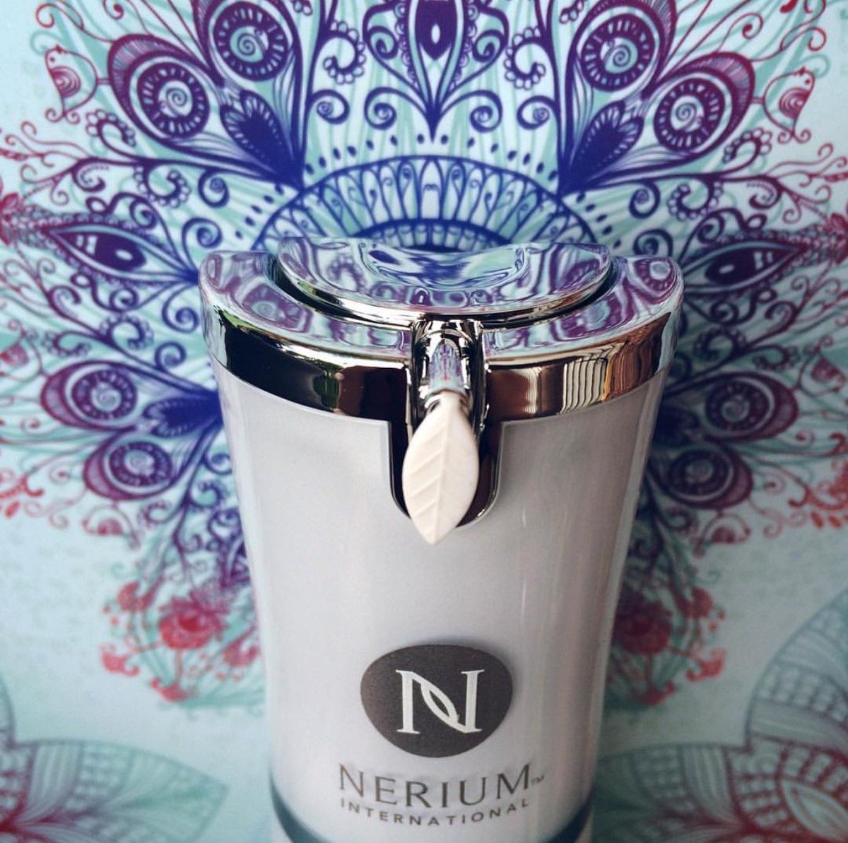 Lib4Health's tweet image. The best color is the one that looks good on you. Let's talk more about the benefits of Nerium Age-Defying Cream.
