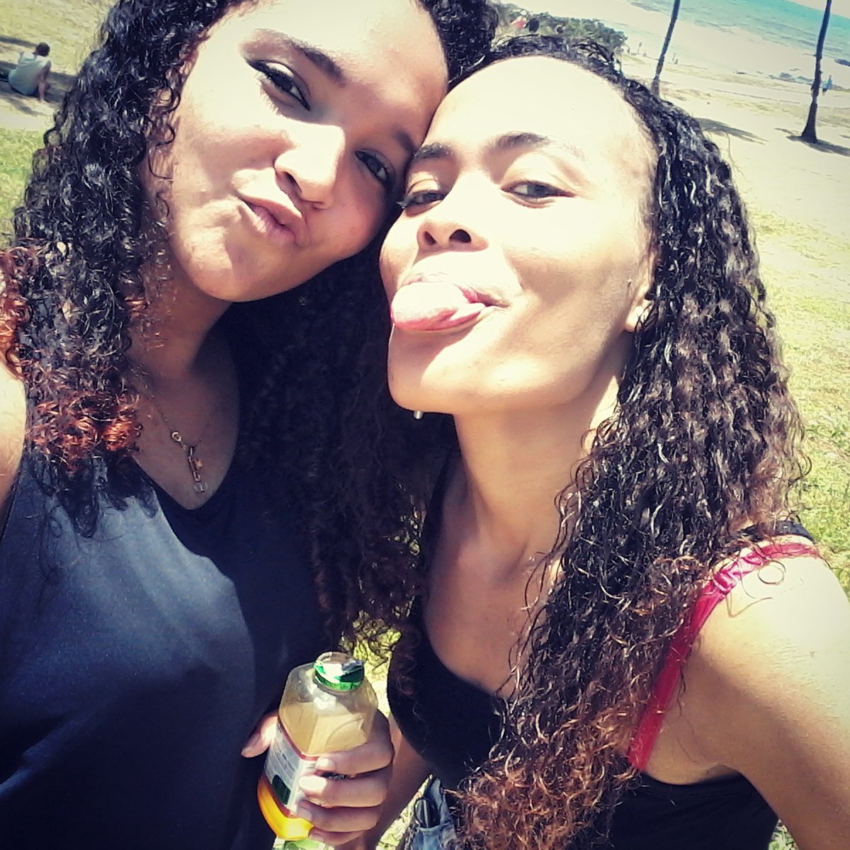 SeixasSuelen's tweet photo. Minha parceira de sempre aqui!! #cabelocurtinho #corteimesmo #irmã #amo ❤ https://t.co/zLQUBFIzt8