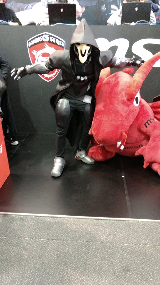 MSIGamingCO's tweet photo. "Muere, muere, muereeeeeee" - Reaper #MSIxSOFA https://t.co/kJ2E5Dji73