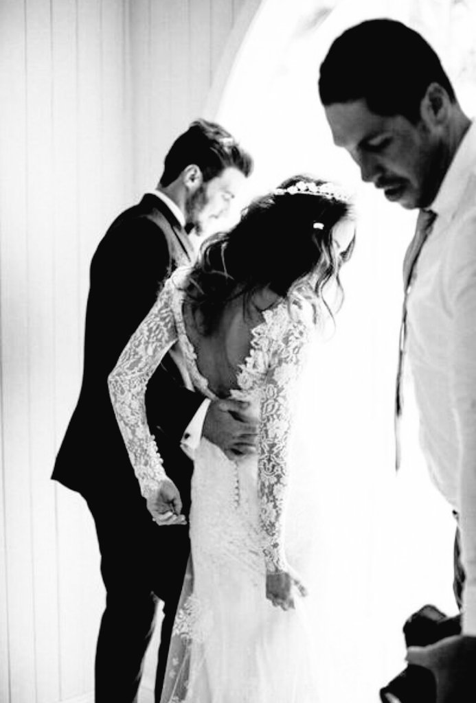 SaraFansOficial's tweet photo. Así se vivió la noche de anoche la boda de @JohanMOficial @SaraOficialG 😍😍❤ https://t.co/nhpUyAs4E6