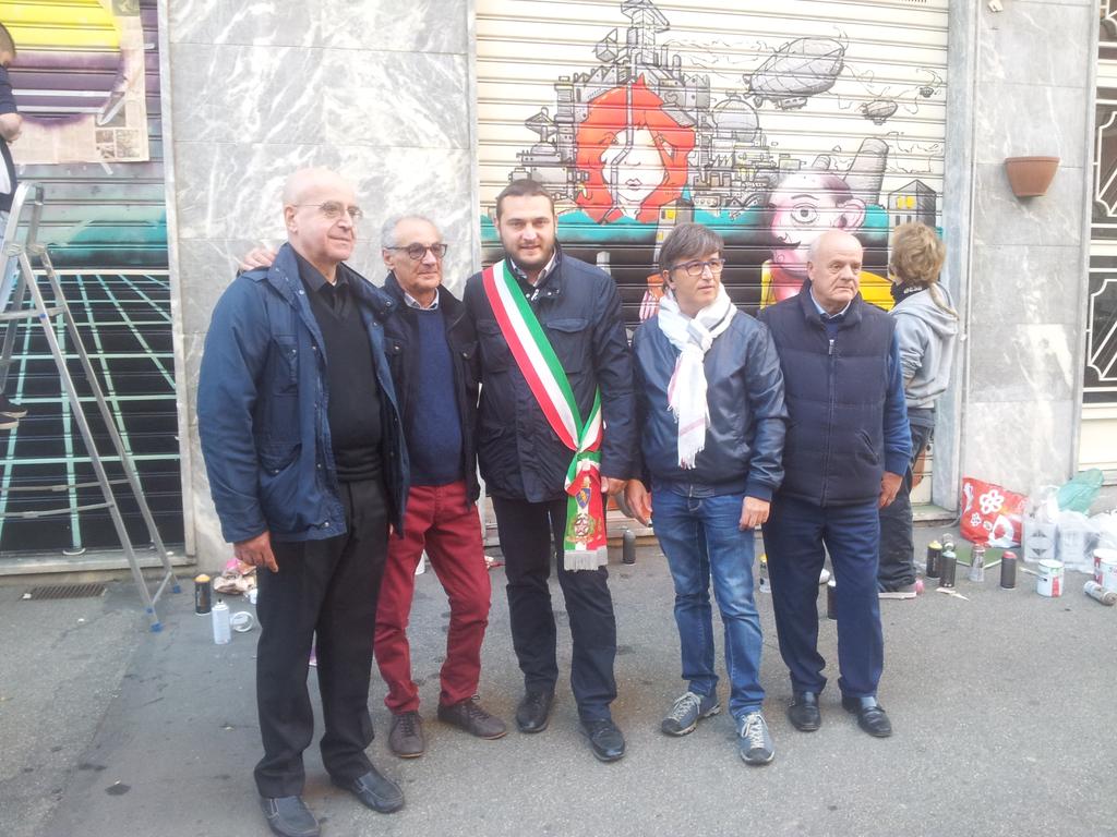 SilvioMagliano's tweet photo. #StreetArt, organizzazione perfetta, partecipazione di famiglie, giovani, nonni e bambini alla festa di #viaLuini. https://t.co/Yr1gfnQbIN