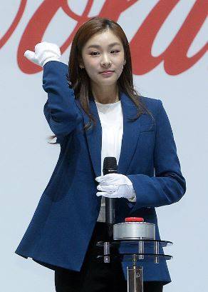 Cronos 韓国人 フィギュアの妖精キム ヨナが日に日に美人で美白のつるつる肌に キム ヨナが みんなの五輪 に出席 平昌五輪マスコットのトラも登場 韓国ニュース世界の憂鬱 T Co Xi5xfwdamb どこまで整形しようとチョチェン顔です